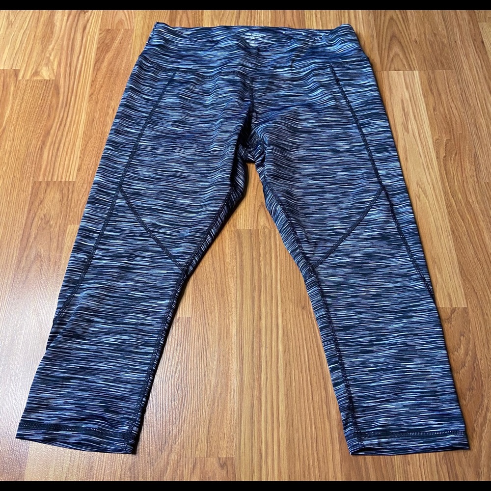 Tek Gear Dry Tek workout yoga Capri pants women Lg